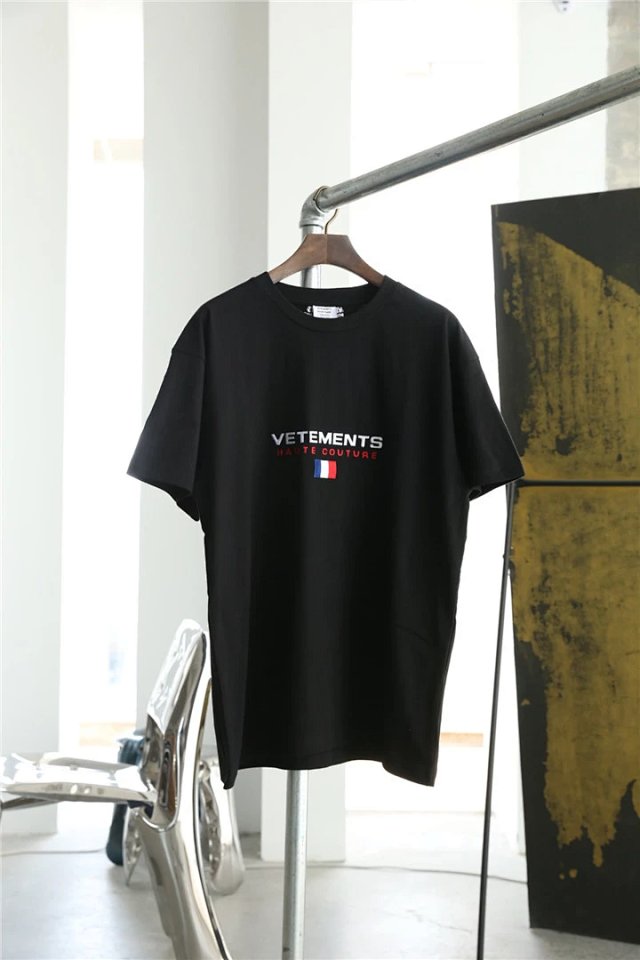 Vetements Paris T-shirt Tee: seller detail photo 4