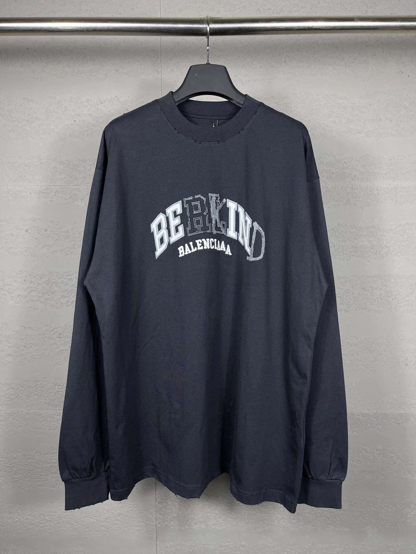 Balenciaga Text
Longsleeve