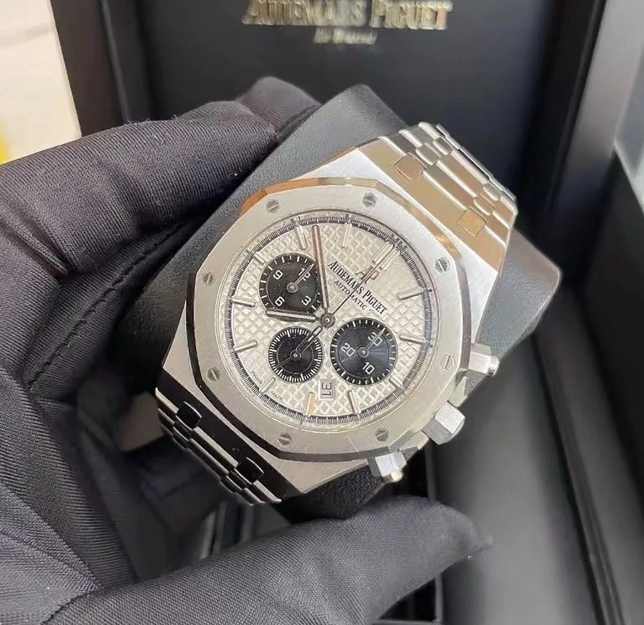 Hublot Multiple watch models shown — 26