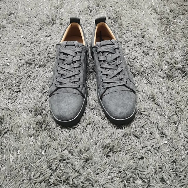 Christian louboutin: seller detail photo 2