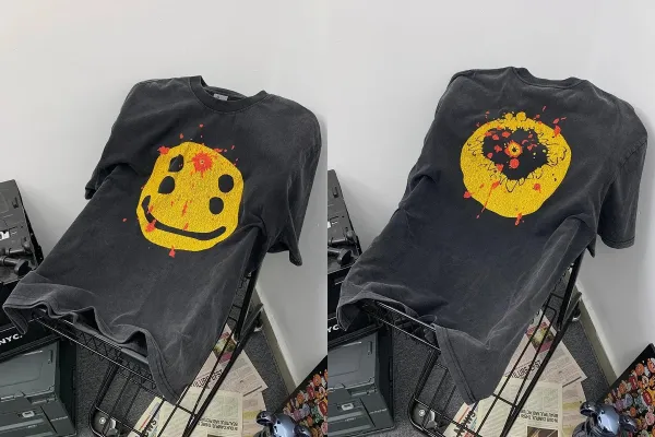 Design Smiley Face Distressed Graphic T-Shirt Black - 1