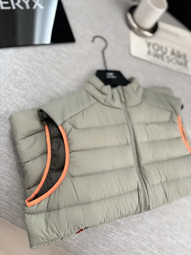 Unbranded Vests Quilted zip-up puffer vest product detail image 1