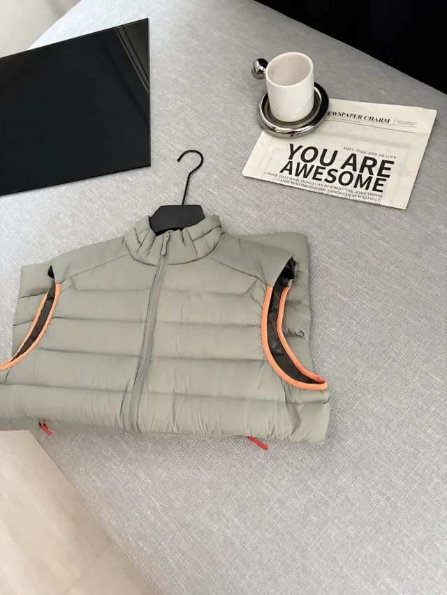 Unbranded Vests Quilted zip-up puffer vest product detail image 2
