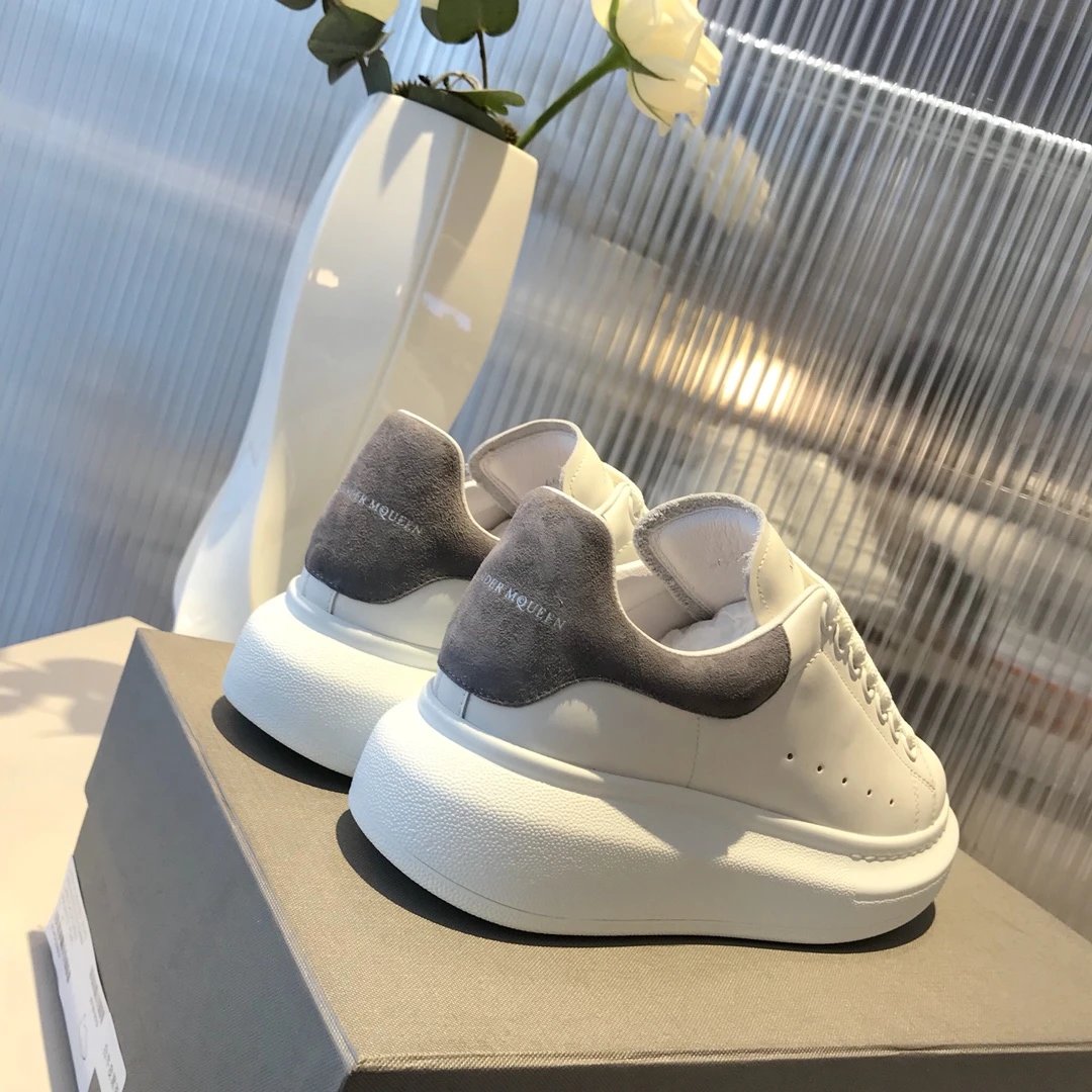 Alexander McQueen Oversized 10
