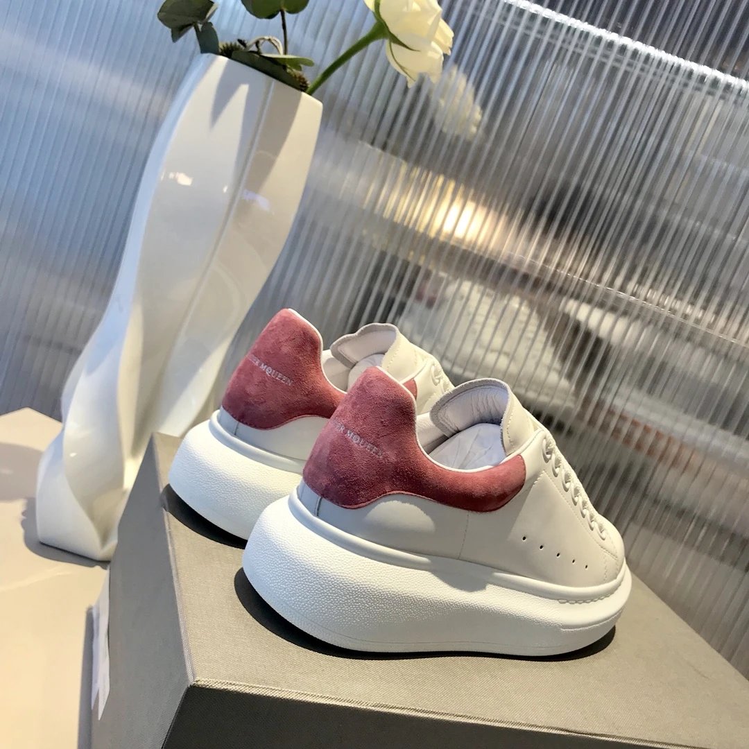 Alexander McQueen Oversized 8