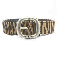Round button zebra camel