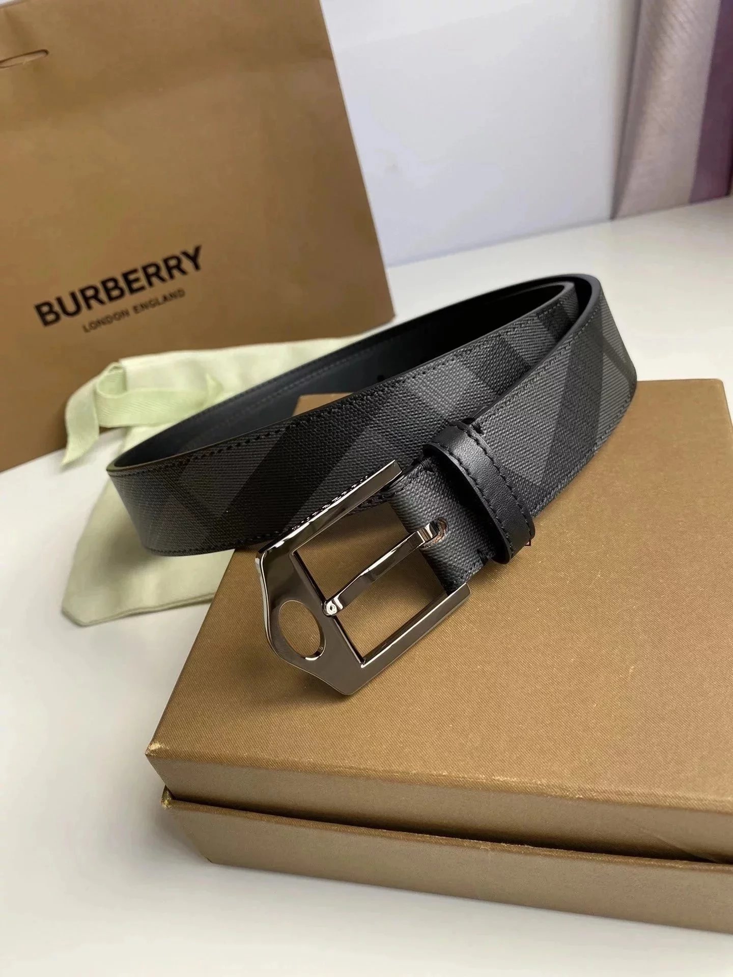 3 gray buckles