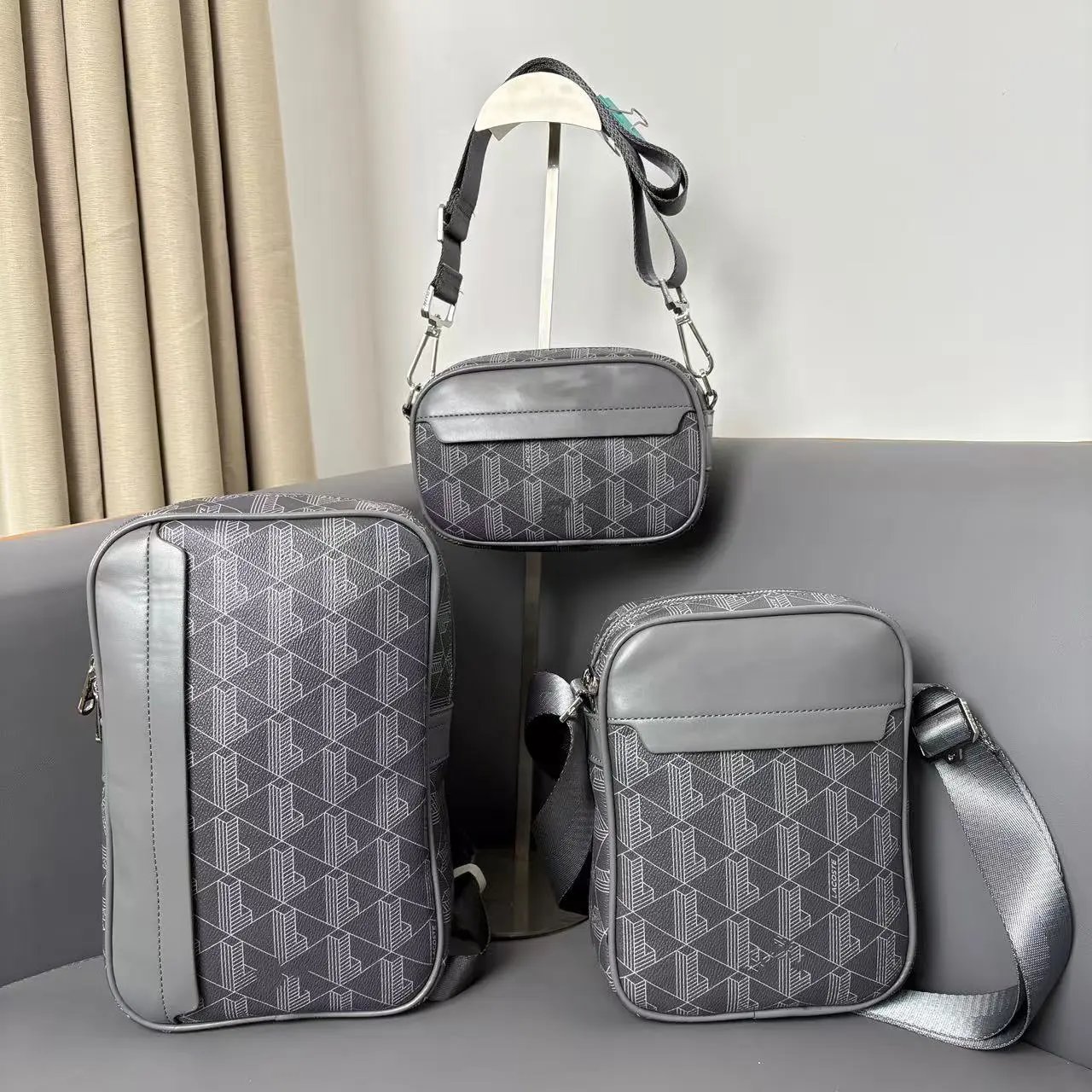 LACOSTE Geometric Pattern Cros