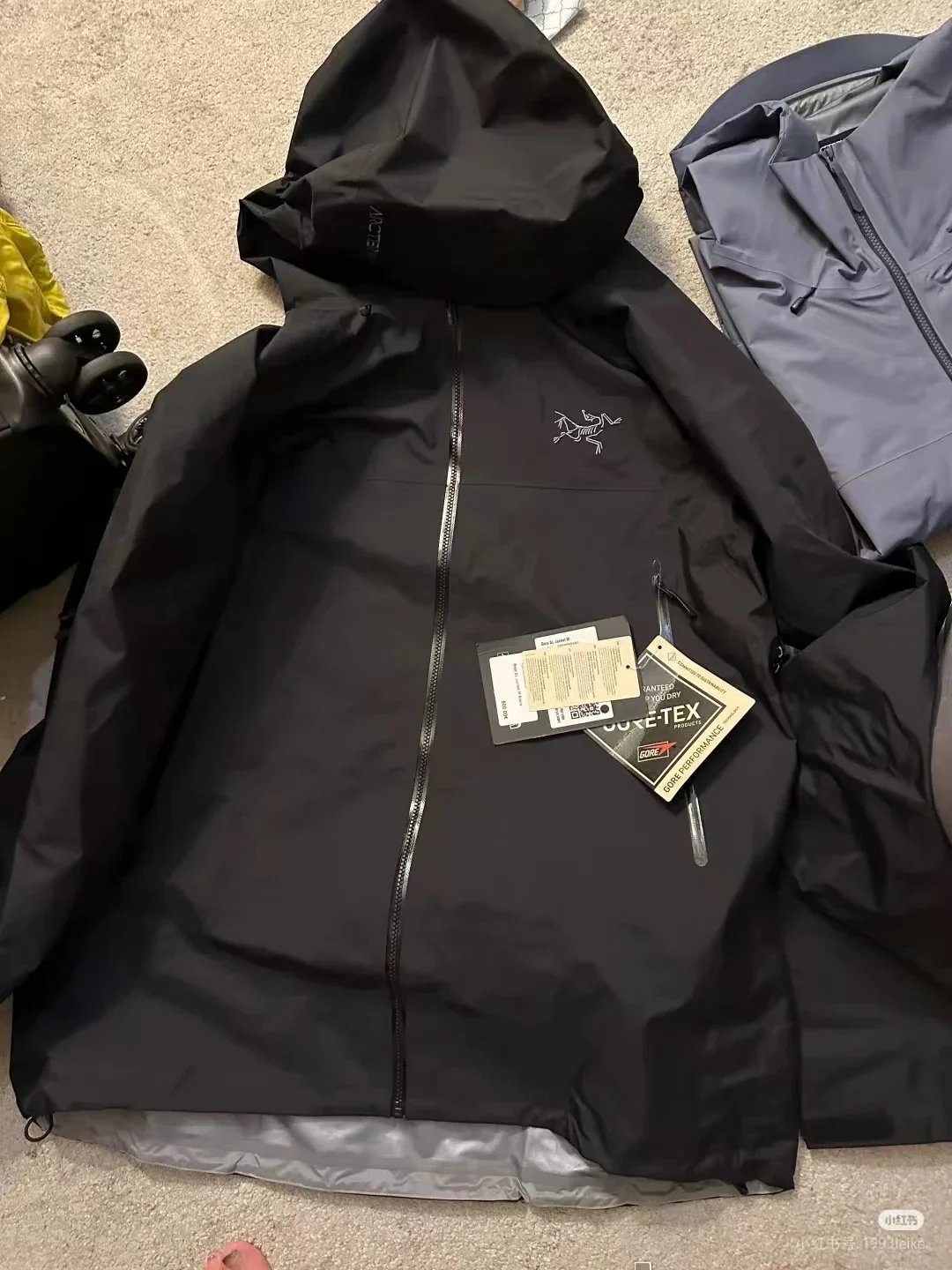 Windproof Waterproof Fully Seam-Sealed Outdoor Hard Shell Jacket