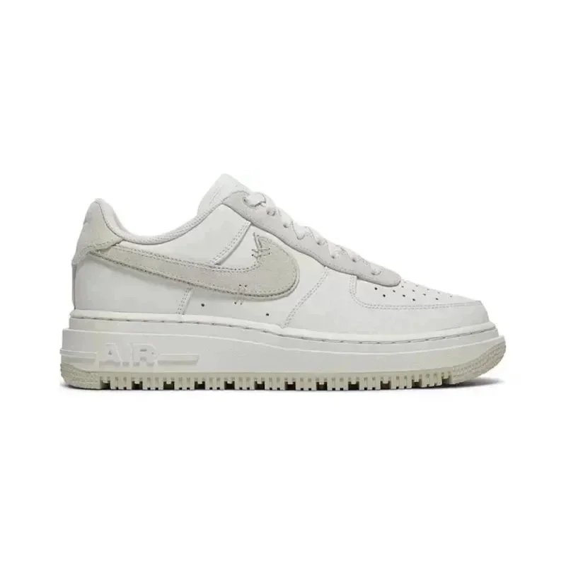 Luxe Summit White Light Bone