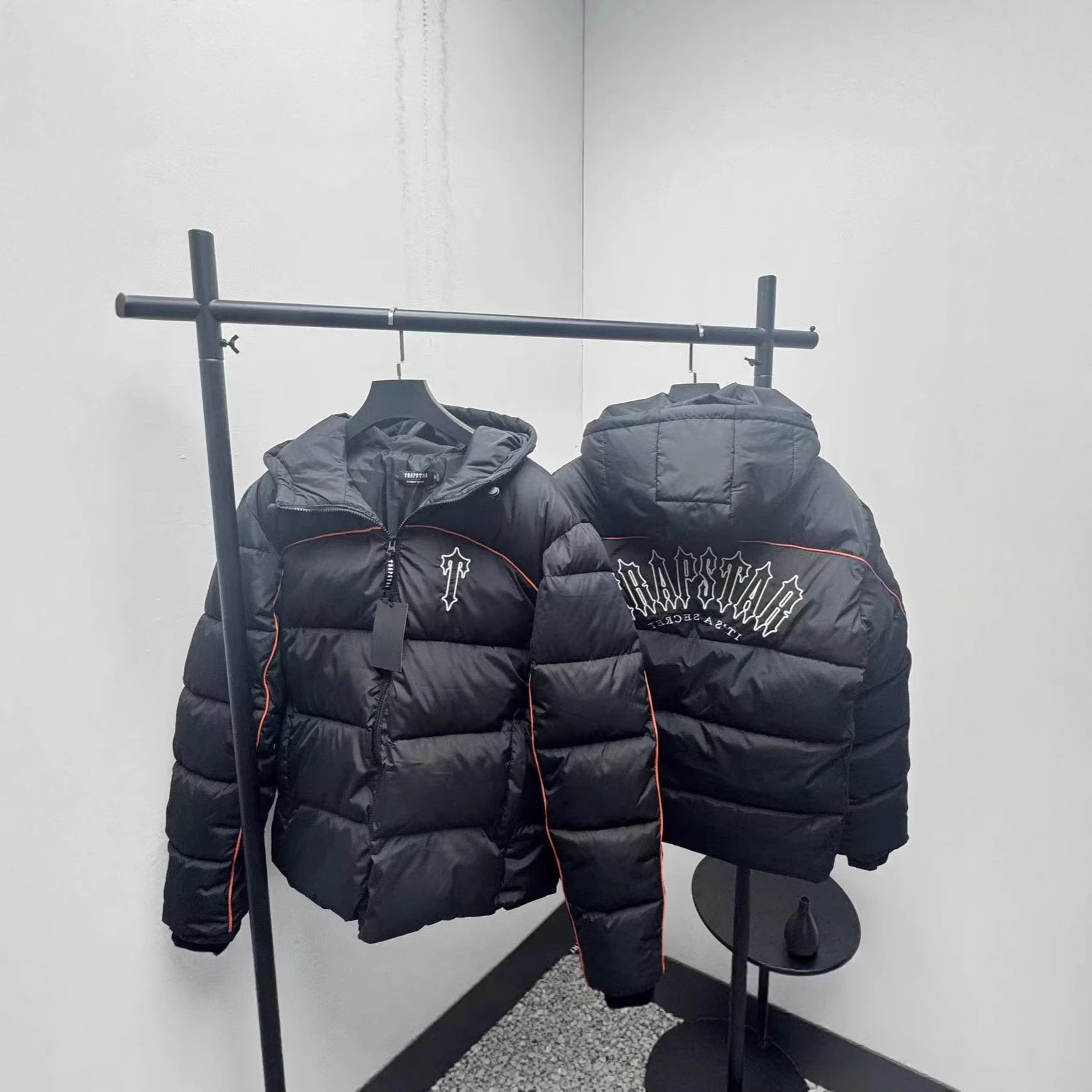 冬季加厚防风防水男士刺绣拉筋连帽棉服 - 135293