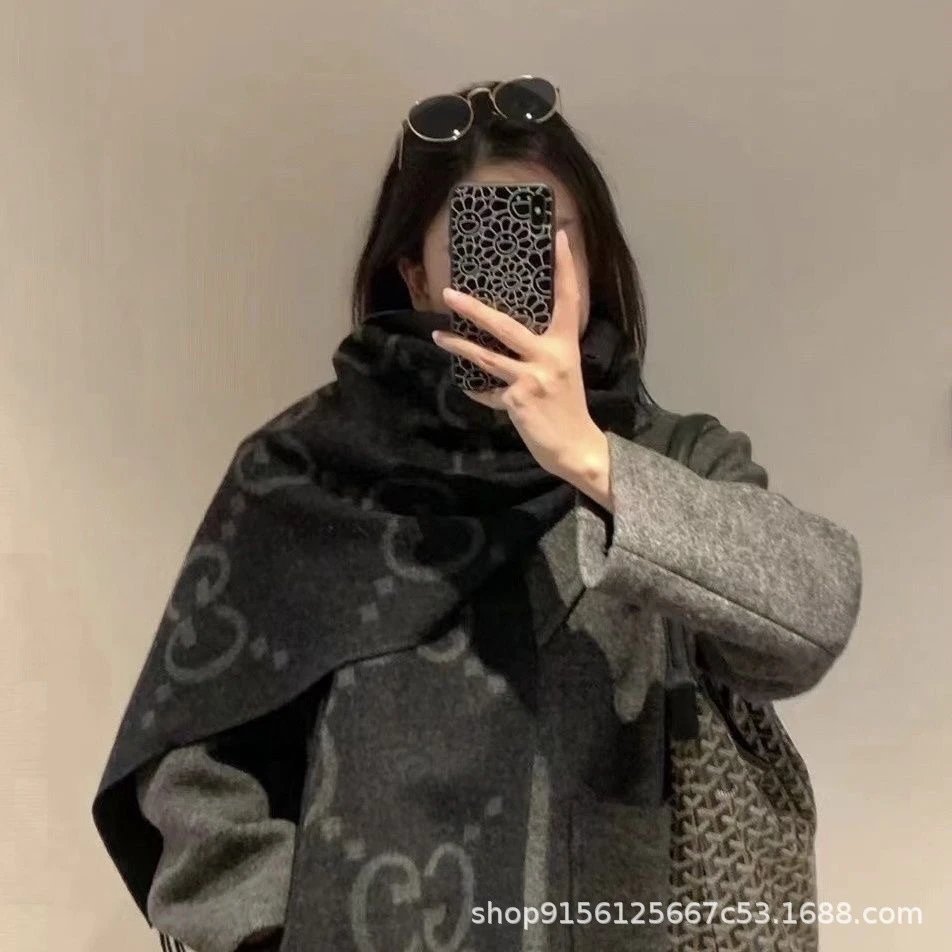 字母羊绒双面保暖围巾提花流苏围巾披肩男女通用 - 134826