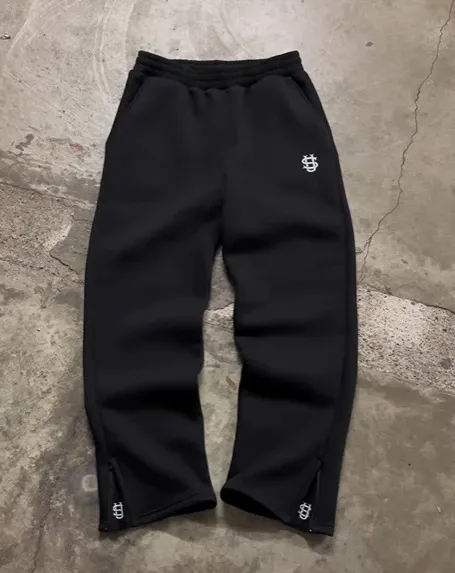 Design Logo-Embroidered Black Sweatpants - 1