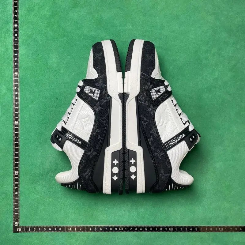 No. 1 White/Black 1A9JG9
