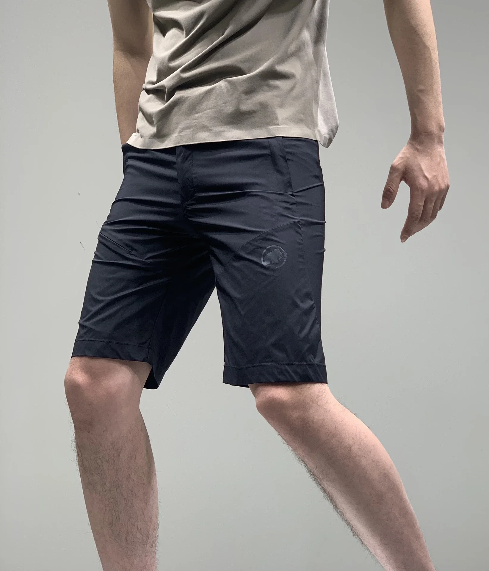 轻量设计、平脚接缝：猛犸象 22新款运动速干短裤