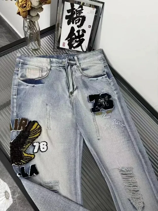 AMIRI Jeans Distressed Graphic product detail image 2