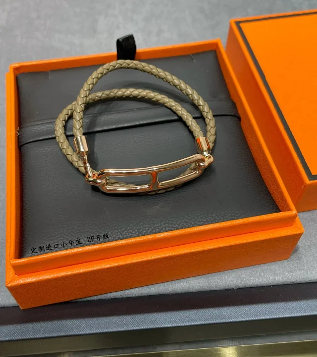 Hermès Jewelry H Pendant Necklace product detail image 8