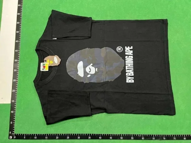 A BATHING APE T-Shirts Short-Sleeve Head Graphic product detail image 4