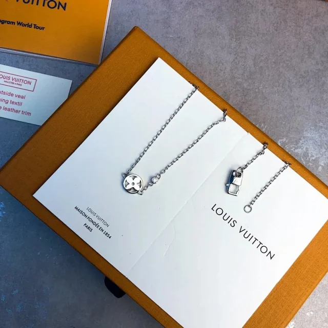 Louis Vuitton Jewelry Assorted Pendant Necklaces product detail image 7