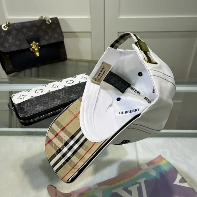 Burberry Hats Baseball Cap with Embroidered Logo or Equestrian Knight Emblem product detail image 5