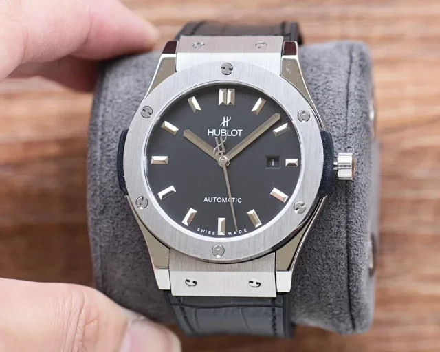 Hublot Watches Automatic date watch with crystal-set bezel and crocodile-pattern leather strap product detail image 5