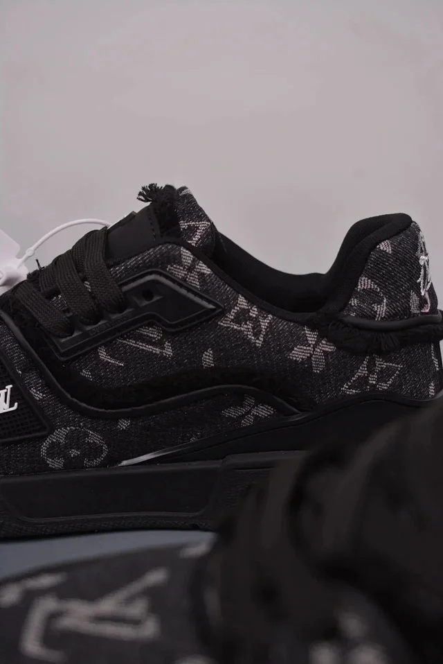Louis Vuitton Sneakers Low-Top Monogram Lace-Up product detail image 5
