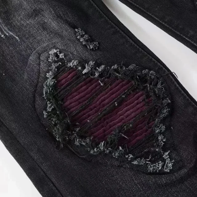 AMIRI Jeans 6001 Distressed Skinny product detail image 3