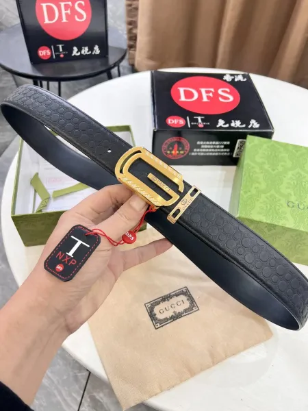 Gucci Hexagonal-Embossed Leather Belt with Gold-Tone Buckle Black Belt - 1