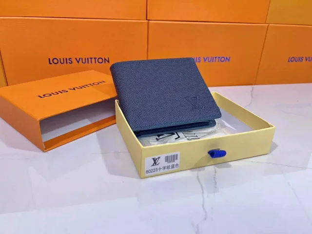 Louis Vuitton Wallets & Card Holders Monogram bifold wallet product detail image 17