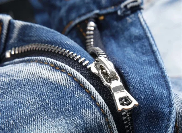 AMIRI Jeans Distressed embroidered skinny product detail image 9