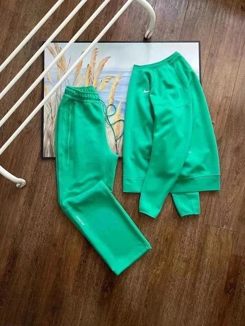 Nike Matching Sets Hooded zip-up jacket and jogger pants set — Green suit