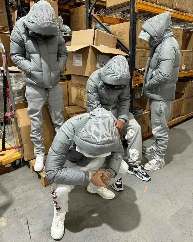 Stüssy Down Jackets Hooded quilted puffer jacket with logo hood product detail image 1