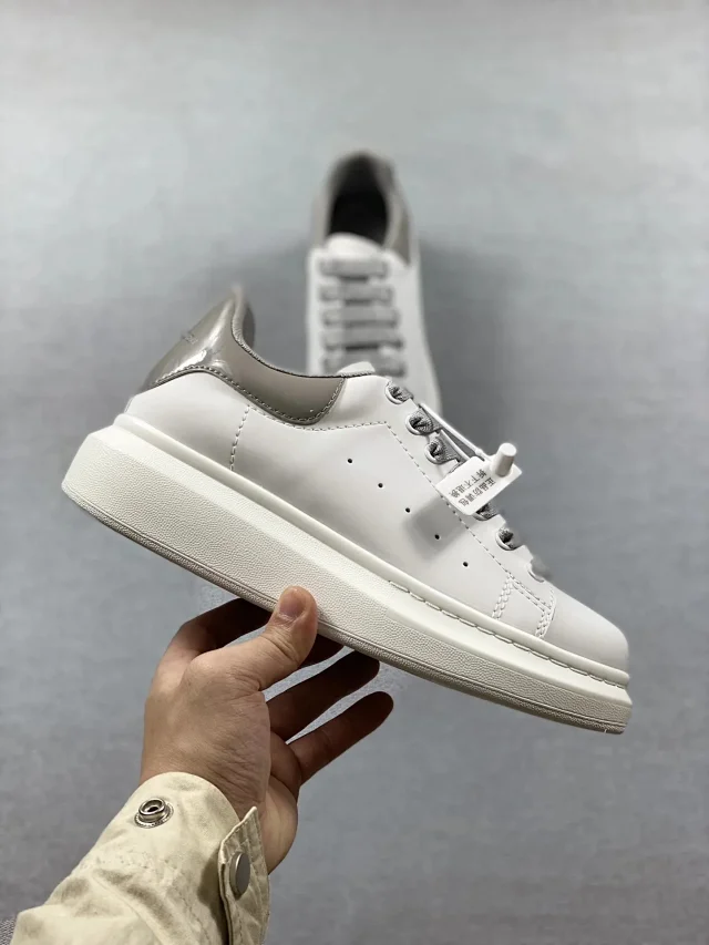 Alexander McQueen Sneakers Oversized Sneaker with Contrast Heel Tab product detail image 10