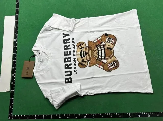 Burberry T-Shirts Short-Sleeve Graphic T-Shirt product detail image 3