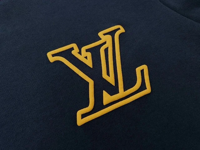 Louis Vuitton Hoodies & Sweatshirts Logo Print Crewneck Sweatshirt product detail image 6