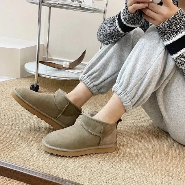 UGG Boots Shearling-Lined Ankle product detail image 32