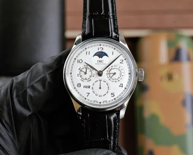IWC Schaffhausen Watches Moonphase Perpetual Calendar Leather Strap Watch product detail image 5