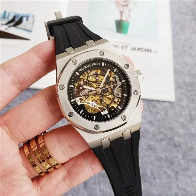 Bvlgari Watches Jeweled oval watch with crocodile-pattern bracelet product detail image 8