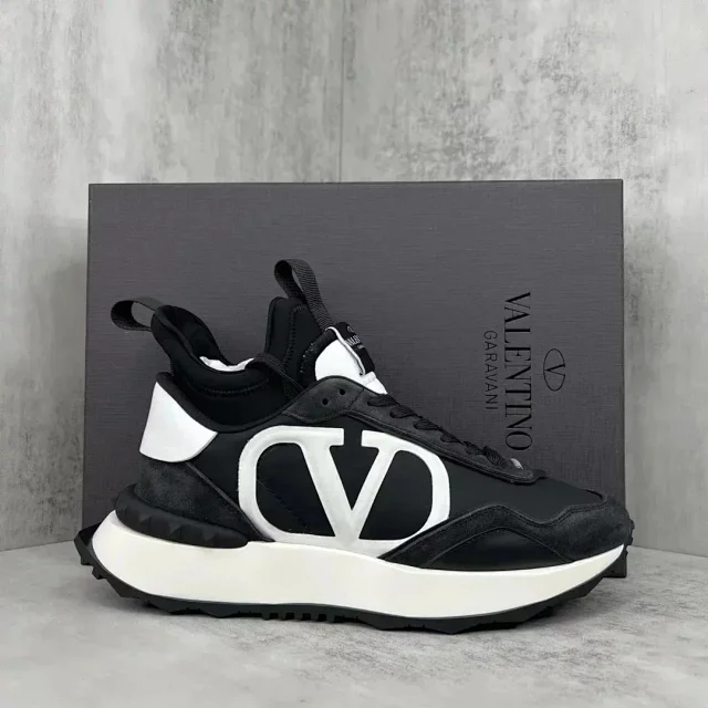Valentino Garavani Sneakers Bubbleback VLogo product detail image 2