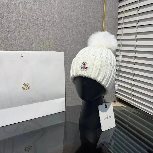 Moncler Hats Ribbed Knit Pom-Pom Beanie product detail image 2