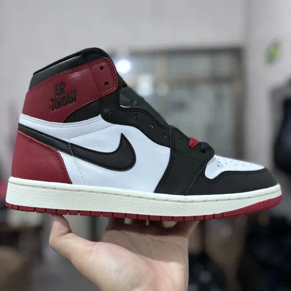 Air Jordan 1 High OG Pine Green Sneakers - 3