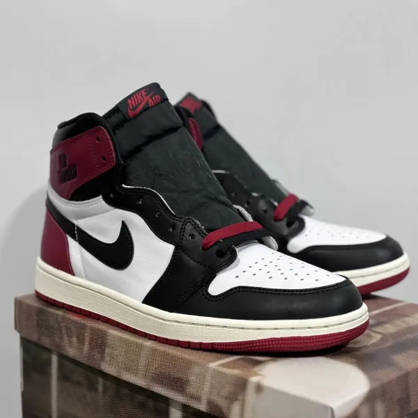 Air Jordan 1 High OG Pine Green Sneakers - 9
