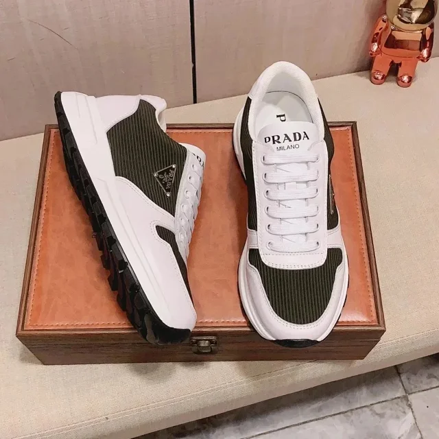Prada Sneakers Low- and high-top triangle-logo product detail image 8