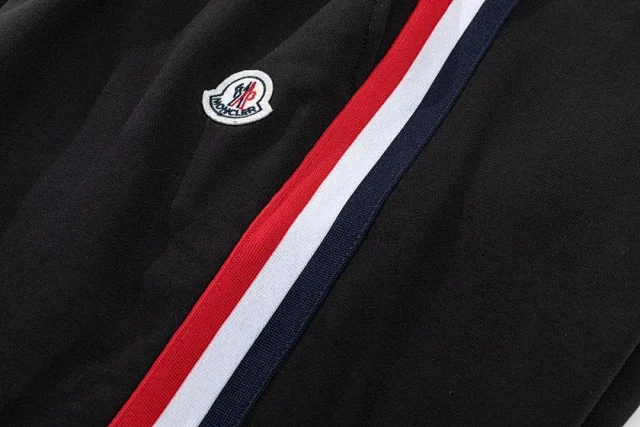 Moncler Shorts Drawstring Logo product detail image 6