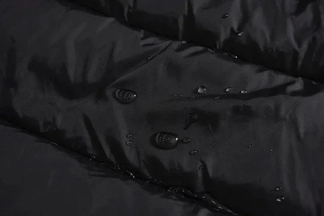 Stüssy Down Jackets Hooded puffer jacket with curved front pockets product detail image 3