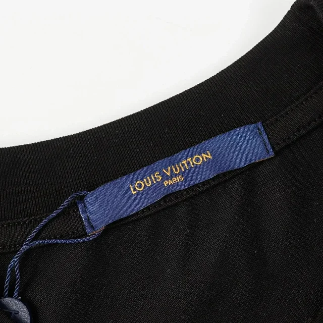 Louis Vuitton T-Shirts Short-sleeve logo graphic product detail image 4