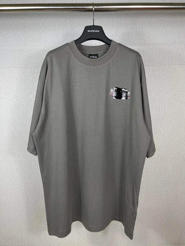 Balenciaga T-Shirts Oversized short-sleeve graphic logo T-shirt product detail image 2
