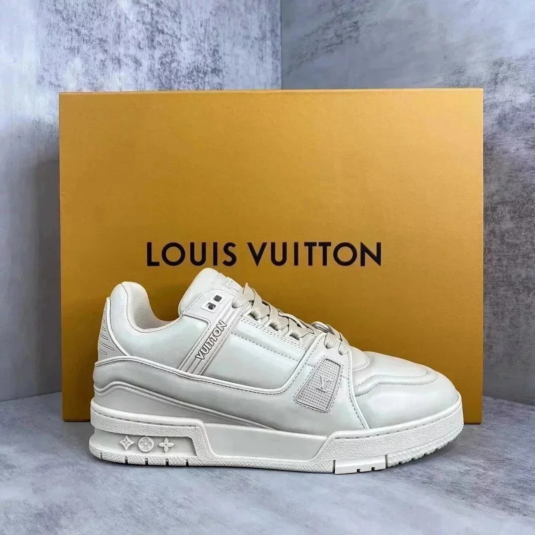 Louis Vuitton Sneakers Low-top lace-up with Monogram flower details — 26
