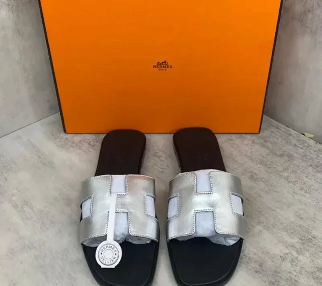 Hermès Slippers Oran H-cut slide sandals product detail image 1