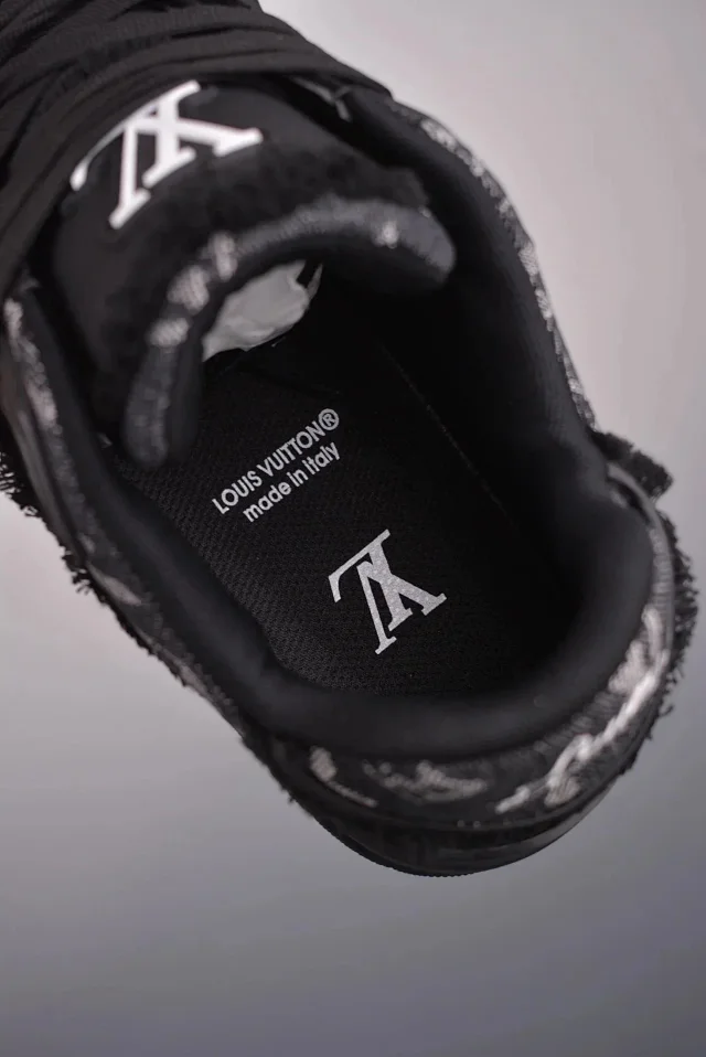Louis Vuitton Sneakers Low-Top Monogram Lace-Up product detail image 6